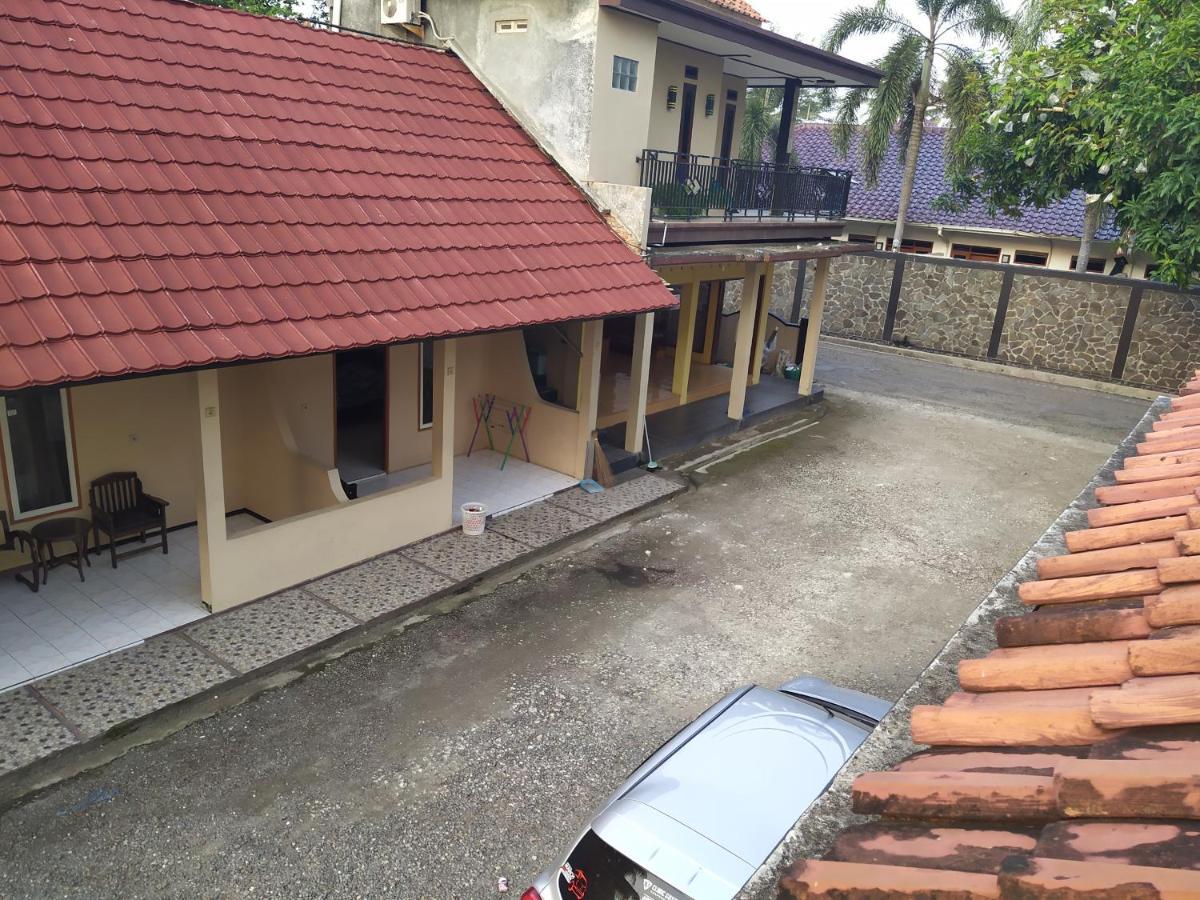 Hotel Putra Sindang Asih Batukaras Екстер'єр фото