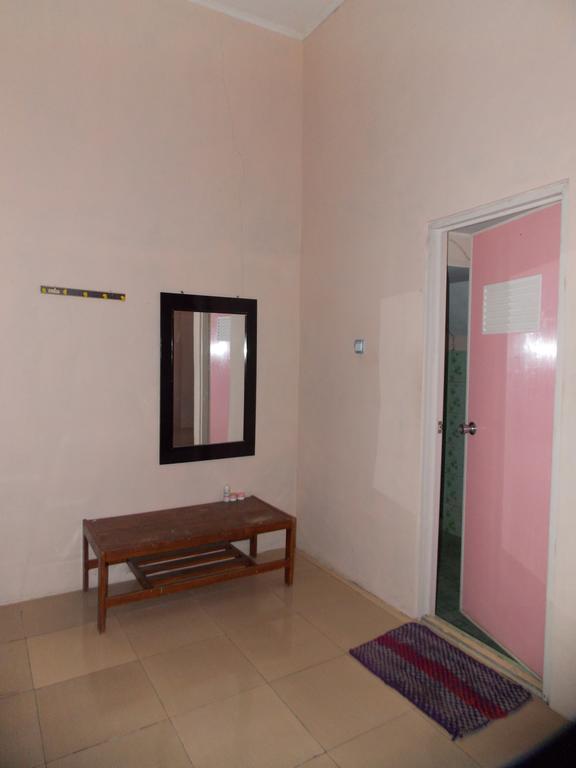 Hotel Putra Sindang Asih Batukaras Номер фото