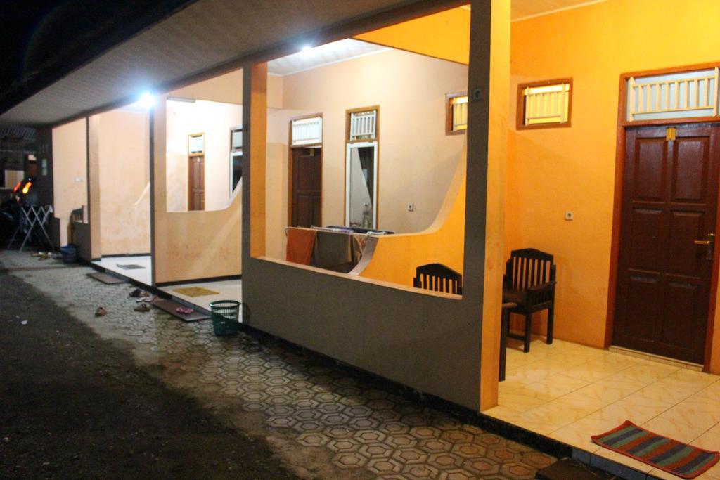 Hotel Putra Sindang Asih Batukaras Екстер'єр фото