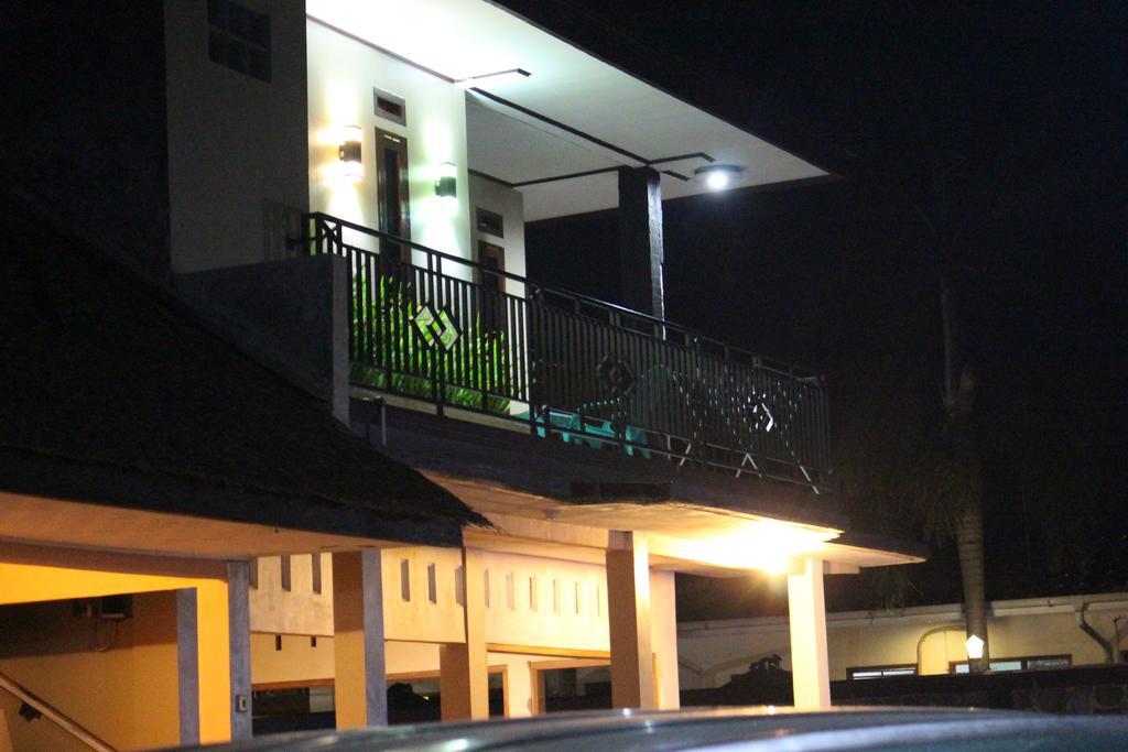 Hotel Putra Sindang Asih Batukaras Екстер'єр фото